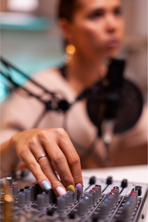 aura fm