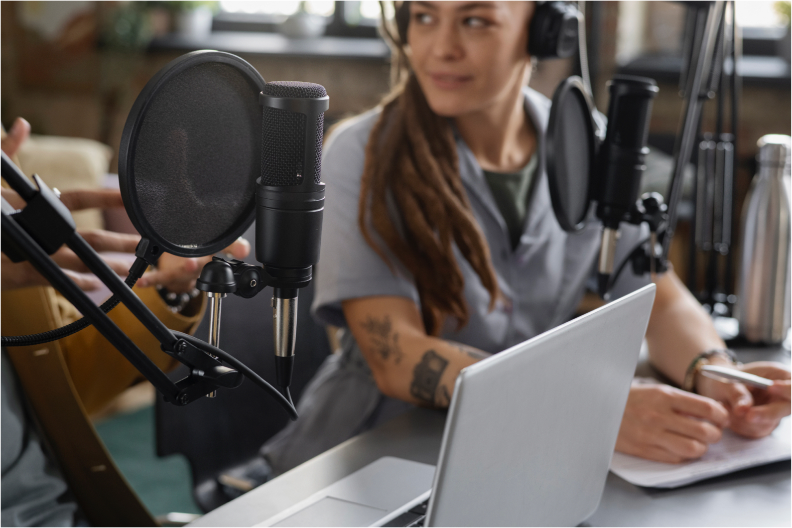 aura fm